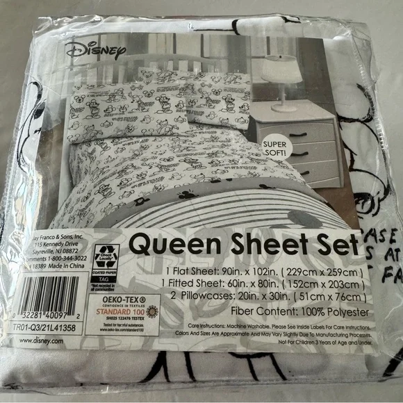 Disney QUEEN Sheet Set - Black and White NEW! - Picture 1 of 13